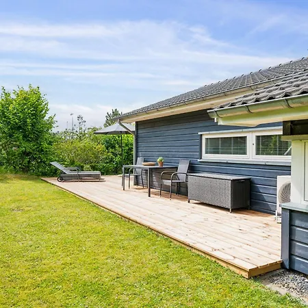 Beautifully Maintained, Elevated With Spa, Large Terraces And Stunning Views Close To Handrup Beach, Mols Bjerge And The Charming Town *