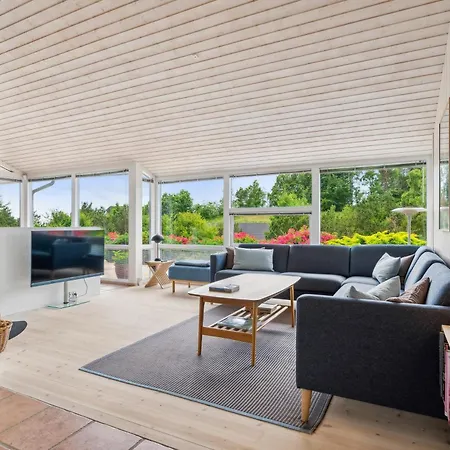 Beautifully Maintained, Elevated With Spa, Large Terraces And Stunning Views Close To Handrup Beach, Mols Bjerge And The Charming Town Casa de Férias