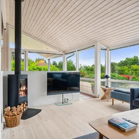 Beautifully Maintained, Elevated With Spa, Large Terraces And Stunning Views Close To Handrup Beach, Mols Bjerge And The Charming Town Ebeltoft