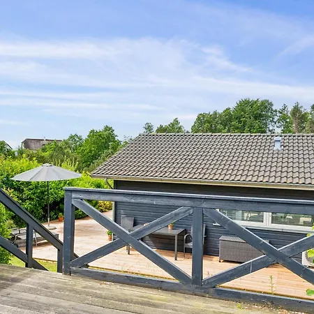 Casa de Férias Beautifully Maintained, Elevated With Spa, Large Terraces And Stunning Views Close To Handrup Beach, Mols Bjerge And The Charming Town