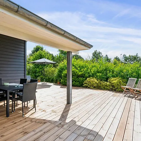 Casa de Férias Beautifully Maintained, Elevated With Spa, Large Terraces And Stunning Views Close To Handrup Beach, Mols Bjerge And The Charming Town *